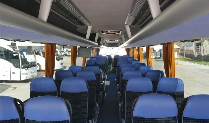 France: Coaches booking in Île-de-France in Île-de-France and Élancourt